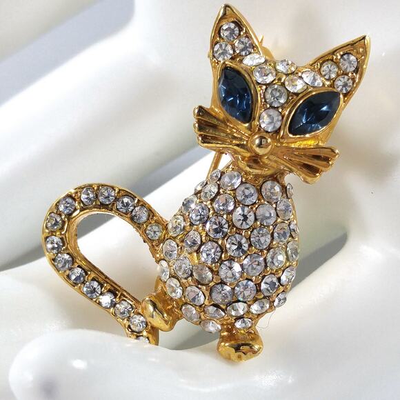 Rhinestone Cat Blue Eyes Brooch, Gold Plated, 1960s Vintage Jewelry - Picture 3 of 10